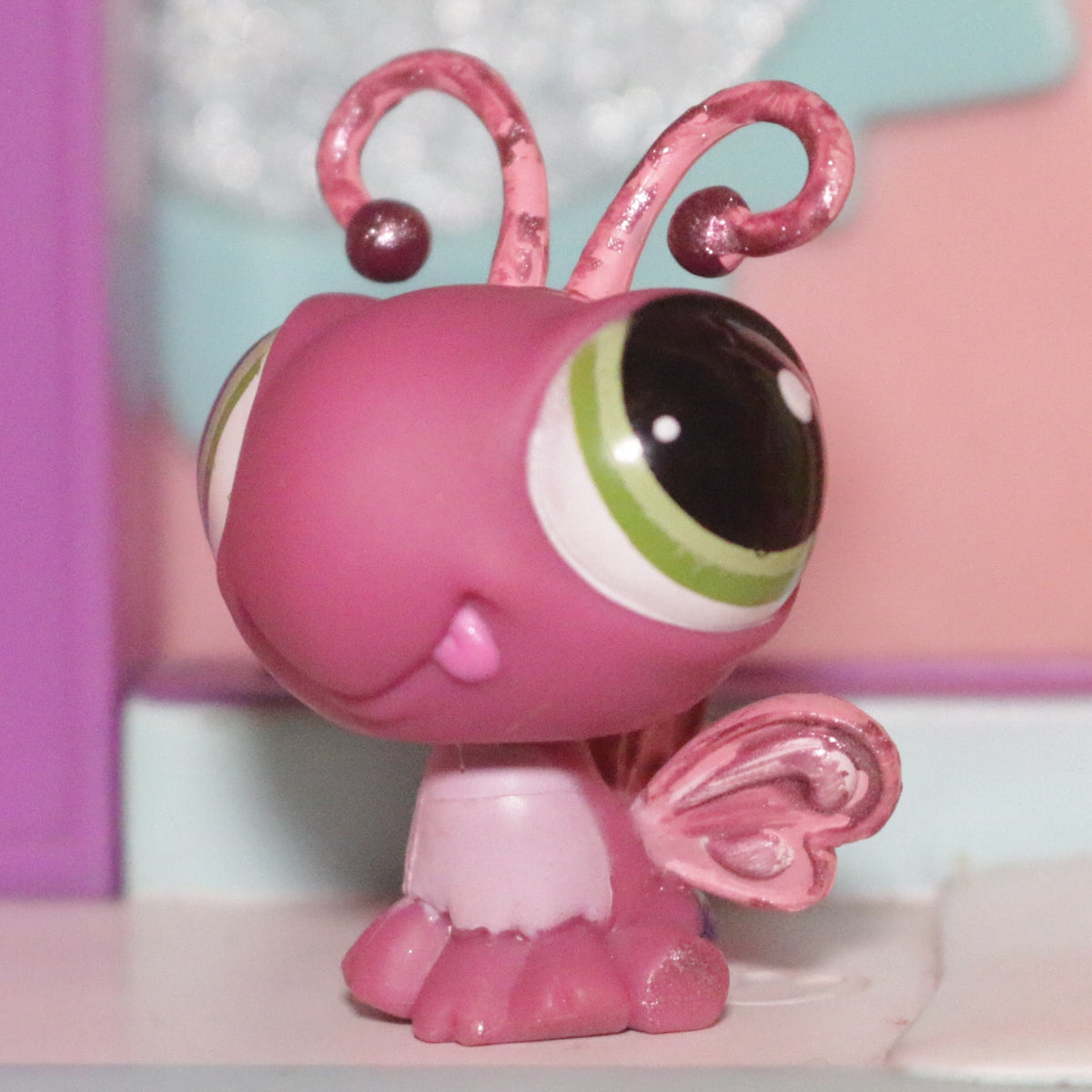 LPS #1557 Butterfly (Damaged)