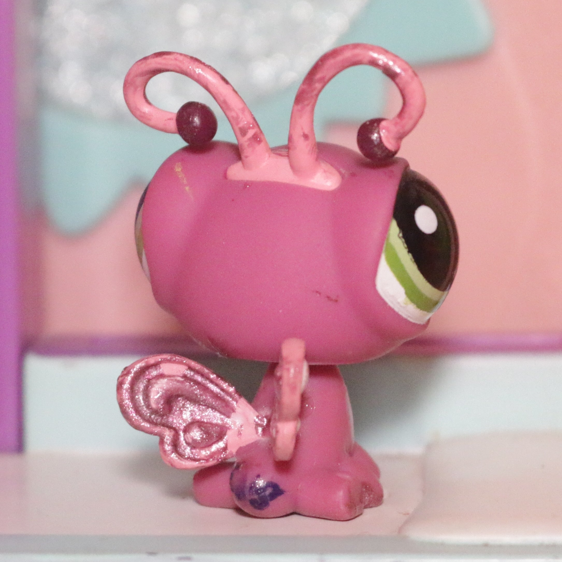 LPS #1557 Butterfly (Damaged)